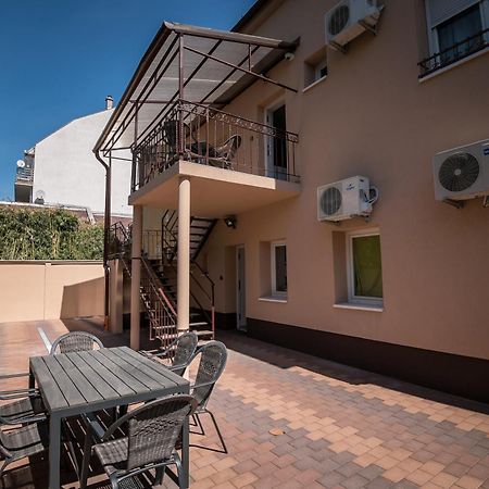 Mokka Apartman Сегед Екстериор снимка