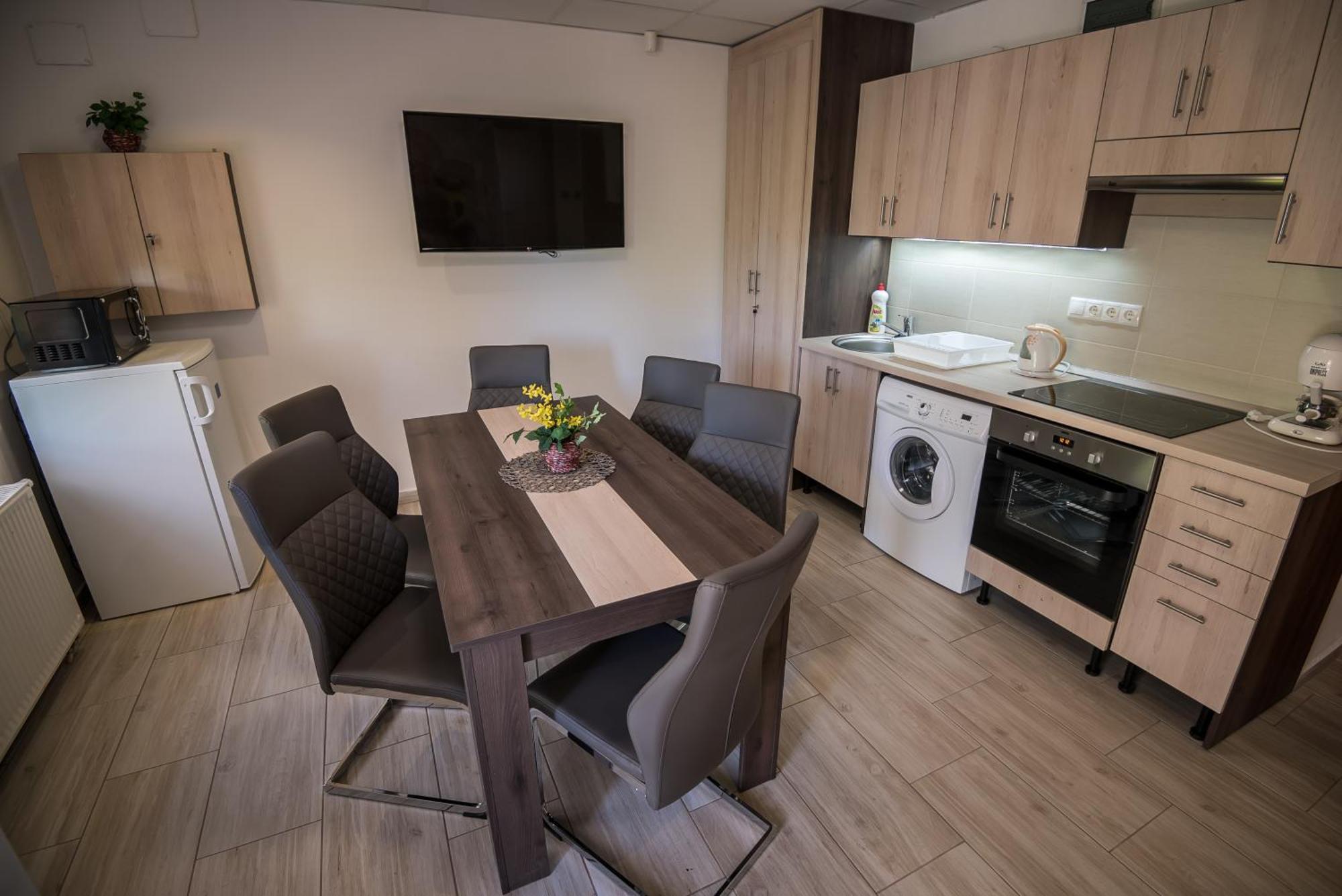Mokka Apartman Сегед Екстериор снимка