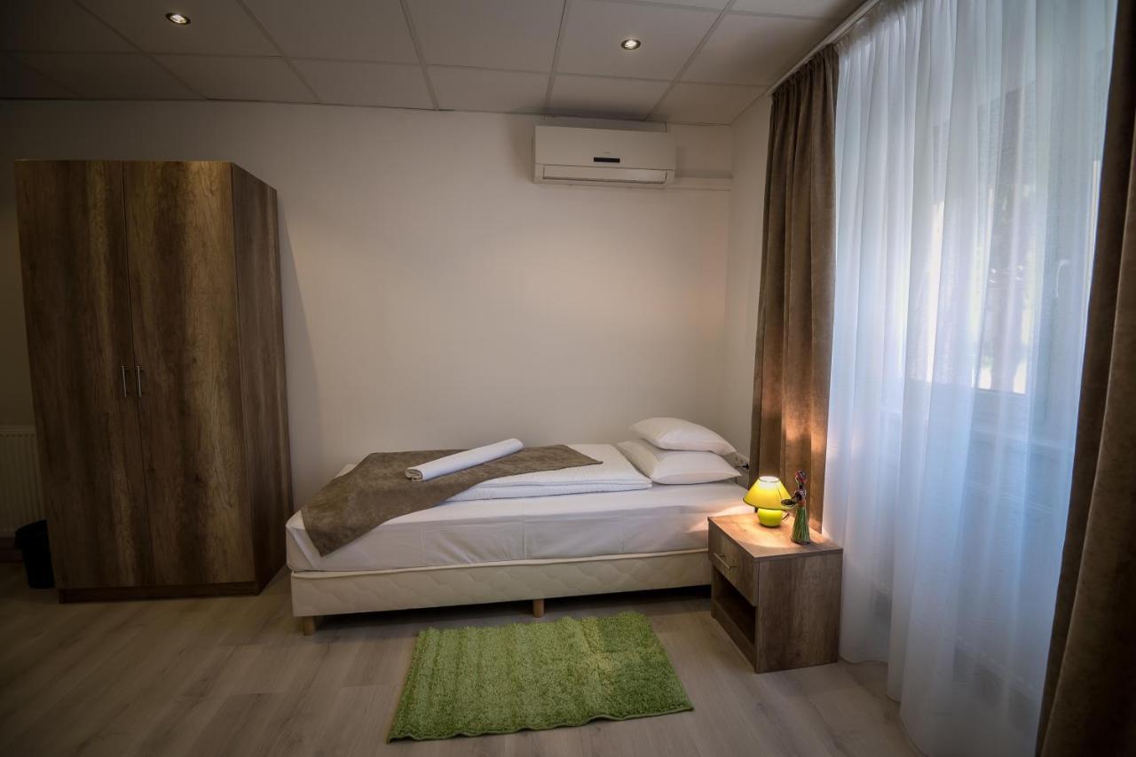 Mokka Apartman Сегед Екстериор снимка