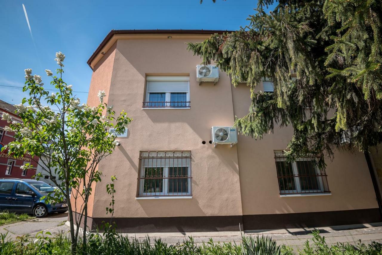 Mokka Apartman Сегед Екстериор снимка